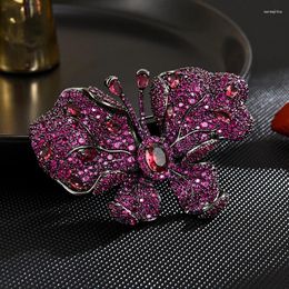 Brooches SUYU Autumn Classic Red Zircon Butterfly Light Luxury Brooch Personalized Coat Designer