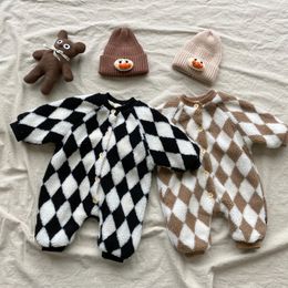 Winter born Baby Boys And Girls Baby Romper With Cashmere Onesies Foreign Cheque Lamb Wool Children Warm Cotton Clothes 240119