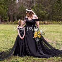 Luxury Black Gothic Wedding Dresses With Overskirt Train Elegant Off Shoulders Plus Size Country Church Wedding Gowns Beaded Appliques Lace Princess Robe Mariee