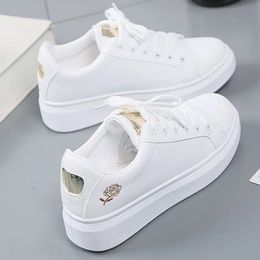 Little White Shoes for Women Autumn Rose Embroidery Thick Soled Leather Casual Student Board 240124
