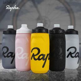 Water Bottles Cages Rapha 620/750ml Bicycle Water Bottle Squeezable PP5 Food Grade BPA-Free Lock Cup Removable Dust Cover Cycling Sports KettleL240124