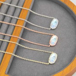 Desginer Kendras Scotts Instagram-Schmuck, ovaler Anhänger aus farbigem Glas, kurze Halskette, Halskette, Schlüsselbeinkette, verkupfert, echt