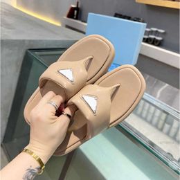 Soft padded nappa Flip flops Slipper P style metal buckle leather slides Square Toe Platform Sandals triangle thong sandal women designer slider