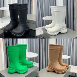 2023 Crocboots Designer Uomo Donna Stivali da pioggia alti al ginocchio neve nero Bianco Marrone blocco Moda invernale Tacchi alti Impermeabile Coscia alta