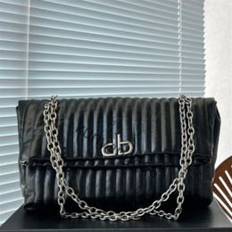 Designer Handbags Newest Clutch Bag Metal Hemming Genuine Leather New Fashion women handbag Ladies Single Shoulder Messenger Handb249Z