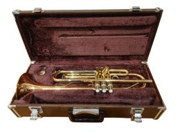 YTR-3320 Trumpet with Hard Case as same of the pictures