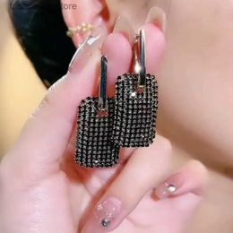 Stud New Fashion Trend Unique Design Elegant Exquisite Light Luxury Black Zircon Geometric Earrings Female Jewellery Party Premium Gift Q240125