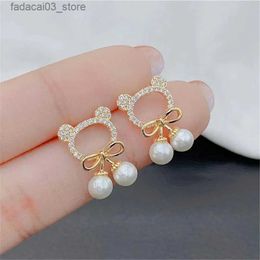 Stud New Fashion Trend Unique Design Hollow Cute Bear Elegant Delicate Bow Pearl Earrings Ladies High Jewelry Party Gift Wholesale Q240125