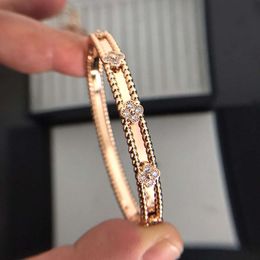 Designer Clover Jewelry Fanjia Cnc High Board Kaleidoscope Bracelet with Four Leaf Clover v Narrow Board Full Sky Star v Gold Plate Bracelet As a Gift for Girlfriend