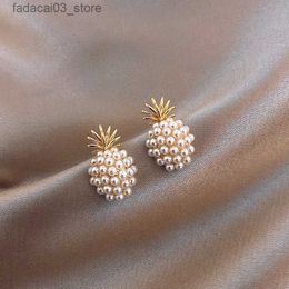 Stud New Arrival Geometric Pearl Women Classic Stud Earrings Pineapple Pearl Earrings Female Fashion Earrings Female Jewelry Q240125