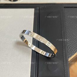 Designer C-arter Bracelet Edition CNC Precision V Gold Card Home Thread Wide Four Diamond LOVE Simple and Advanced Couple Eternal 1 72VI