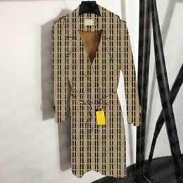 Kadın Tasarımcı Ceket Sonbahar Trençkotu Kadınlar Kemer Mektubu ile Üst Göğüs Jakard Kapitone Deri Yaka Uzun Kollu Rüzgar Derbazı Kadın Giysileri