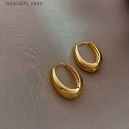Stud 2022 New Classic Copper Alloy Smooth Metal Hoop Earrings For Woman Fashion Korean Jewelry Temperament Girl's Daily Wear earrings Q240125