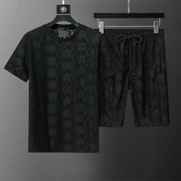 Tute T-shirt estive + pantaloncini Set di abbigliamento con lettere Casual Streetwear Trend Abiti da uomo T-shirt traspiranti Pantaloni