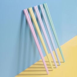 Octagonal chopsticks are a substitute for anti slip, anti mold, and high-temperature resistant alloy chopsticks. Chinese style pointed hexagonal chopsticks