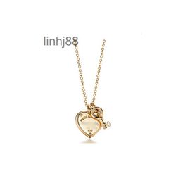 Pendant Necklaces Designer Classic S925 Sterling Silver Heart Key Gold Plated Diamond Necklace Popular Love Collar Chain 26KQ