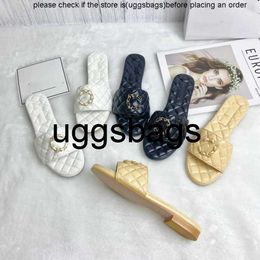 high quality Channel Chain 3642 Women Size Quilted Slippers Sandal Paris Fashion Branded Gold Interlocking c Slides Slip Flats Mules Ladies Buckle Pool Flip Flops De