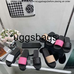 Chanells shoe Qualitry Quilted Platform Chanelity Leather Top Sandals Womens Slippers Interlocking c Buckle Flats Wedges Pump High Heels Mules Designer Slides Thi