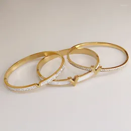 Charm Bracelets Classic Stainless Steel Letter V Bracelet For Women Roman Crystal Shell Rust-proof Wrist Jewellery Gift Party
