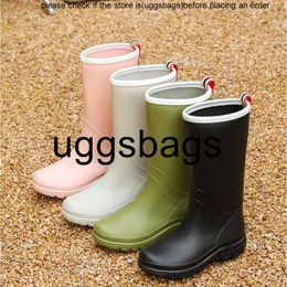 high quality Channel c Interlocking Brand Rain Designer Boots Womens Thick Bottom Pull on Tpu Rubber Booties Mid High Rainboots Paris New Outdoor Garden Shoes Platfo