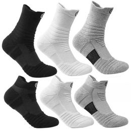 Sports Socks 3 Pairs 100% Cotton Men Sport Socks Thick Outdoor Running Socks Football Basketball Wicking Breathable Sock Long Short Style Sox YQ240126