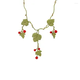 Pendant Necklaces 2024 Spring French Elegance Romantic Niche Design Sense Cold Wind Vintage Green Leaf Gooseberry Fruit Necklace