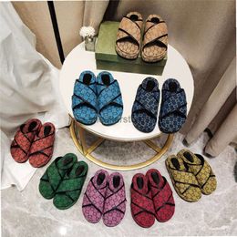 Slipper Sandals Designer Women Sandal g Family Thick Soled Cross 2024 New Printed Flat Bottomed Casual Embroidery Couple Height Increasing Beach Shoes