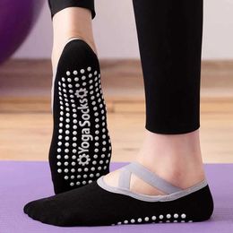 Sports Socks 1Pair ProfESSional Women Yoga Socks Silicone Anti-slip Ballet Pilates Socks Women Breathable Bandage Dance Sports Socks YQ240126