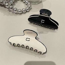 2024SS Hair Clips Barrettes Luxury Designer Jewellery Brand Letter Black White Hair Clips Elegant Temperament Shark Hair Clip Hairpin