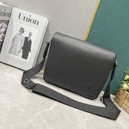 Designer Bag Men Shoulder Bag Man Designers Men Messenger Bag Famous Trip Postman Classic leather Handbag Briefcase Crossbody Hight quality Chain bag