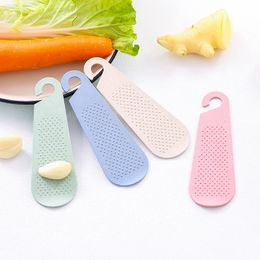Ginger Garlic Grater Manual Wheat Straw Wasabi Grinding Plate Garlic Presses Kitchen Gadgets Accessories Fruit Vegetable Tools Q932