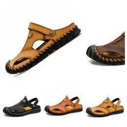 2024 New mens womens outdoor sandals mule flat sole sandals strap slippers pleated shoes leather herringbone slippers women's beach shoes