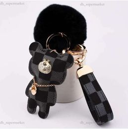 Luxury Bear Hair Ball Design Car Keychain Louiseities Viutonities Keychains Favor Flower Bag Pendant Charm Keyring Holder for Men Gift Fashion PU Animal Key Chain