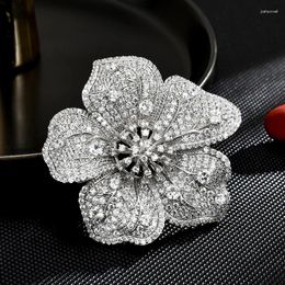 Brooches Fashion Design Luxury Full Flowers For Women Elegant Temperament Corsage Coat Suit Accessories Simple Pins