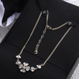 New Diamond Letter Flowers Necklace Pendant Chain Necklaces Fashion Neckalce For Woman Couple Necklace Wedding Gift Jewelry