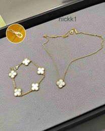 Four-leaf Clover Necklace Bracelet Women's Gold Pendant Letters Titanium Steel Jewellery Girls Best Wedding Gift Party Bracelet Chain Designer Jewellery 2-piece Set RCKR