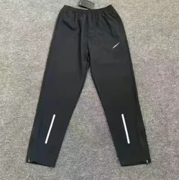 Nuovi pantaloni con cerniera ad asciugatura rapida Four Seasons Pantaloni riflettenti Pantaloni da allenamento da allenamento per uomo Sport Fitness Maratona Allenamento su pista e campo