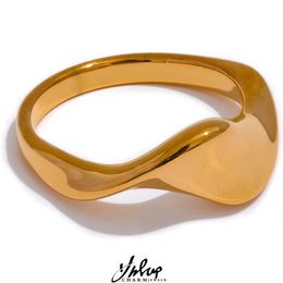 Band Rings Yhpup 2023 Minimalist Stainless Steel New Twisted Fashion Ring Chic 18k Gold Colour Texture Waterproof Trend Jewellery for Women 240125