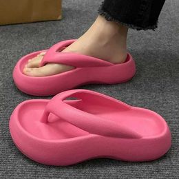 Slippers Whitening cream puff soft and thick soled herringbone slippers for high-end casual anti slip beach sandals for womenL2401