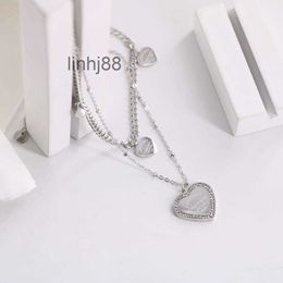 Anhänger Halsketten Halskette Titan Stahl Gold Französische elegante Herz Halskette für Frauen Designer Schmuck Frauen Schmuck MVIS
