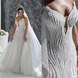 Abiti da sposa a sirena con perle di lusso Treno staccabile Abiti da sposa senza spalline Abito da sposa con scollo a V profondo Realizzato su misura Taglie forti