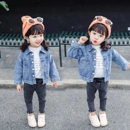ファッション漫画素敵な女の赤ちゃんデニムジャケットスプリングソリッドコート秋の子供アウターウェアキッズ服1-13歳xmp34 240123