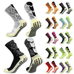 Sports Socks New Camo Outdoor Sports Breathable Sweat-Wicking Soccer Socks Competition Training Non slip Silicone Football Socks YQ240126