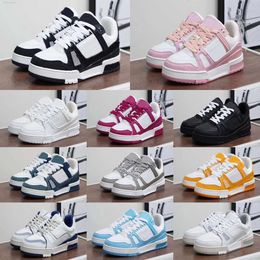 2024 New Designer Shoes Logo Embossed Trainer sneaker White Black Sky Blue Green Denim Pink Red Luxurys Mens casual Sneakers Low Platform Womens Trainers Size 36-46