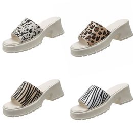 2024 new summer women shoes Sandals low heels Mesh surface Leisure Mom Casual Extravasation Black white big size 36-41