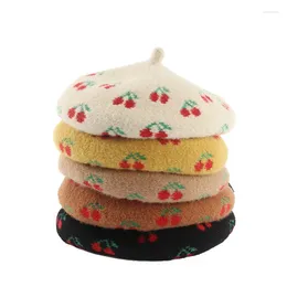 Berets Winter Zachte Baret Women Cute Cherry Fruit Print Faux Wool Beret Retro Outdoor Sboy Hat Warm Painter Gorras