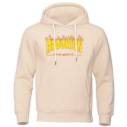 Moletons masculinos com capuz Brooklyn New York Fire Design Man Roupas de lã All-Match com capuz Oversized Criatividade Hoodies Gráficos Harajuku Hoodie para homens