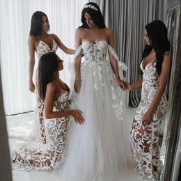 A-Linie Brautkleider, schulterfrei, 3D-Blumen, applizierte Spitze, Perlen, drapiertes Brautkleid für die Braut, abgestuftes Tüll-Hochzeitskleid für afrikanische, arabische, schwarze Frauen D138