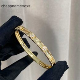 Original 1to1 Van C-A Gold Clover V Kaleidoscope Bracelet Narrow Edition Plated 18K High Diamond Embedding Fashion Women's 1BQLD2QU6