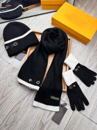 2024 2024 Fashion Designers knitted Gloves Hat Neck Scarf Set for men Women Designer Winter Thickened Warm Protection Knitted Hats Scarves Mittens G241302PE-5